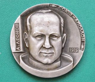 CCCP Cosmonaut Leonov Bust Soyuz Apollo 1975 Old Soviet Russian Medal