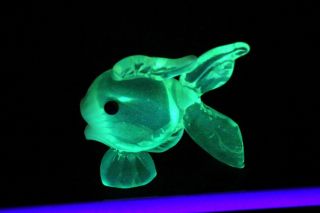 L1190E Jack Loranger Yellow Vaseline Opalescent Art Glass Fish