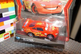 Cars 2 Die Cast Vehicle Lightning McQueen Diecast Racing Wheels
