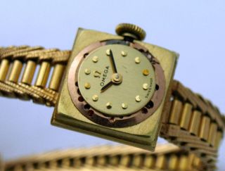 Vintage OMEGA 18K Gold Ladies Wristwatch   Caliber 580   17 Jewels
