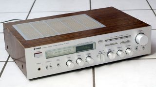 Yamaha R 700 Stereo Receiver ++ frühe Digitalanzeige ++ DEFEKT