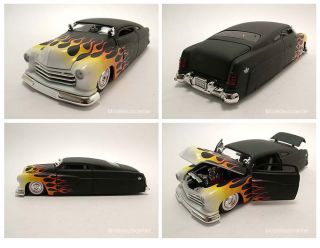 Mercury 1951 Coupe Hot Rod matt schwarz mit Flammen, Modellauto 1:24