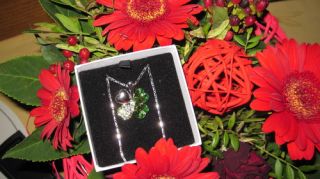 Kleeblatt Kette mit Swarovski Kristallen Peridot Grün im