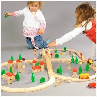 Holz Eisenbahn + E Lok / 110 tlg. 121 x 86 cm Spielzeug