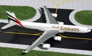 Emirates Airbus A340 500 1:400 Flugzueg Modell GeminiJets Neu A345