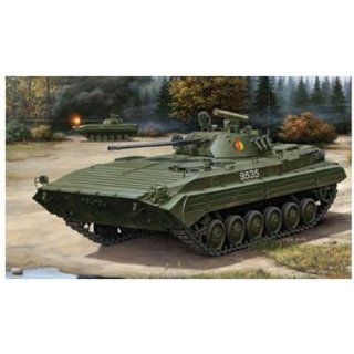 Revell Modellbausatz 03083   Schützenpanzer BMP 2 im Maßstab 1:35