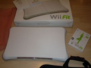 Wii Fit mit Balance Board, Tasche und Silikoncase 