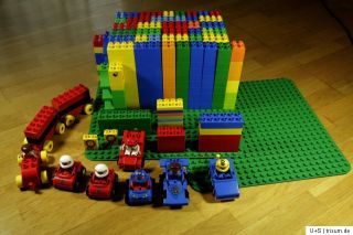 LEGO Duplo, ca 430 Steine, 2 Bodenplatten, 6 Autos mit Figuren und