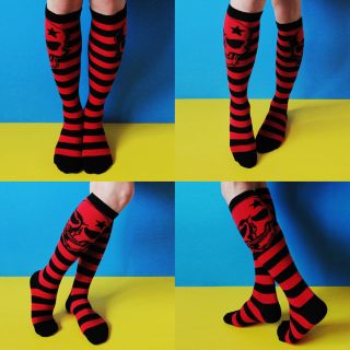 Totenkopf 3 Paar Overknees Kniestrümpfe Socken weiß rot schwarz