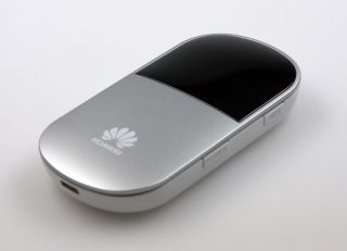 Huawei E586 OLED Mobiles HSPA UMTS WLAN MiFi Hotspot mit bis zu 21mbit