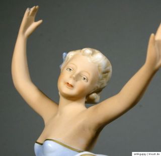 filigrane Porzellan Figur   Ballerina Tänzerin auf Schlittschuhen