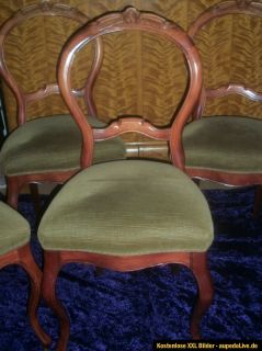 wunderschöne alte Stühle oben mit Rose eingearbeitet