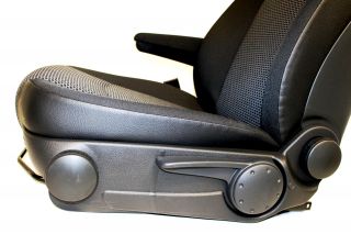Benz Fahrersitz Komfort Sitz vorne links Viano 639 Stoff Lima schwarz
