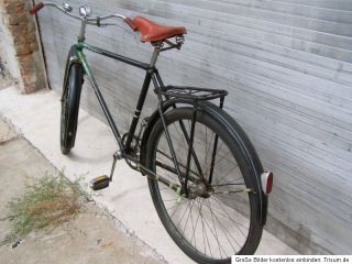 Hallo, zum Verkauf kommt hier ein altes Fahrrad. Fahrbereit. Offene
