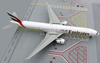 FlugzeugModell   Emirates   Boeing 777 300ER   1200   PremiumModell