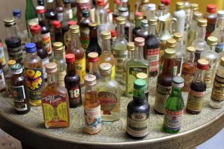 Über 70 Miniatur Alkohol Flaschen verschiedene Sorten