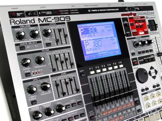 ROLAND MC 909 MC909 Sampling Groovebox + 256MB RAM + 1J GEWÄHR