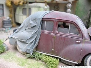 Renault 4CV Cremeschnittchen Scheunenfund 1:18 barn find Diorama