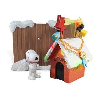 Peanuts Snoopy Lighted Christmas Doghouse with Poseable