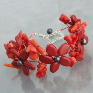 Red Coral and Black Pearl Flower Garland Bracelet (5 6 mm) (Thailand