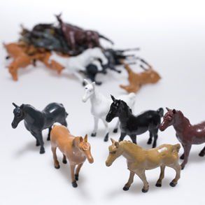 Plastic Horses Toys & Games