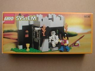 Lego Royal Knights Skeleton Surprise 6036 Toys & Games