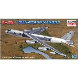  Minicraft Models B 52H Stratofortress 1/144 Scale: Toys & Games